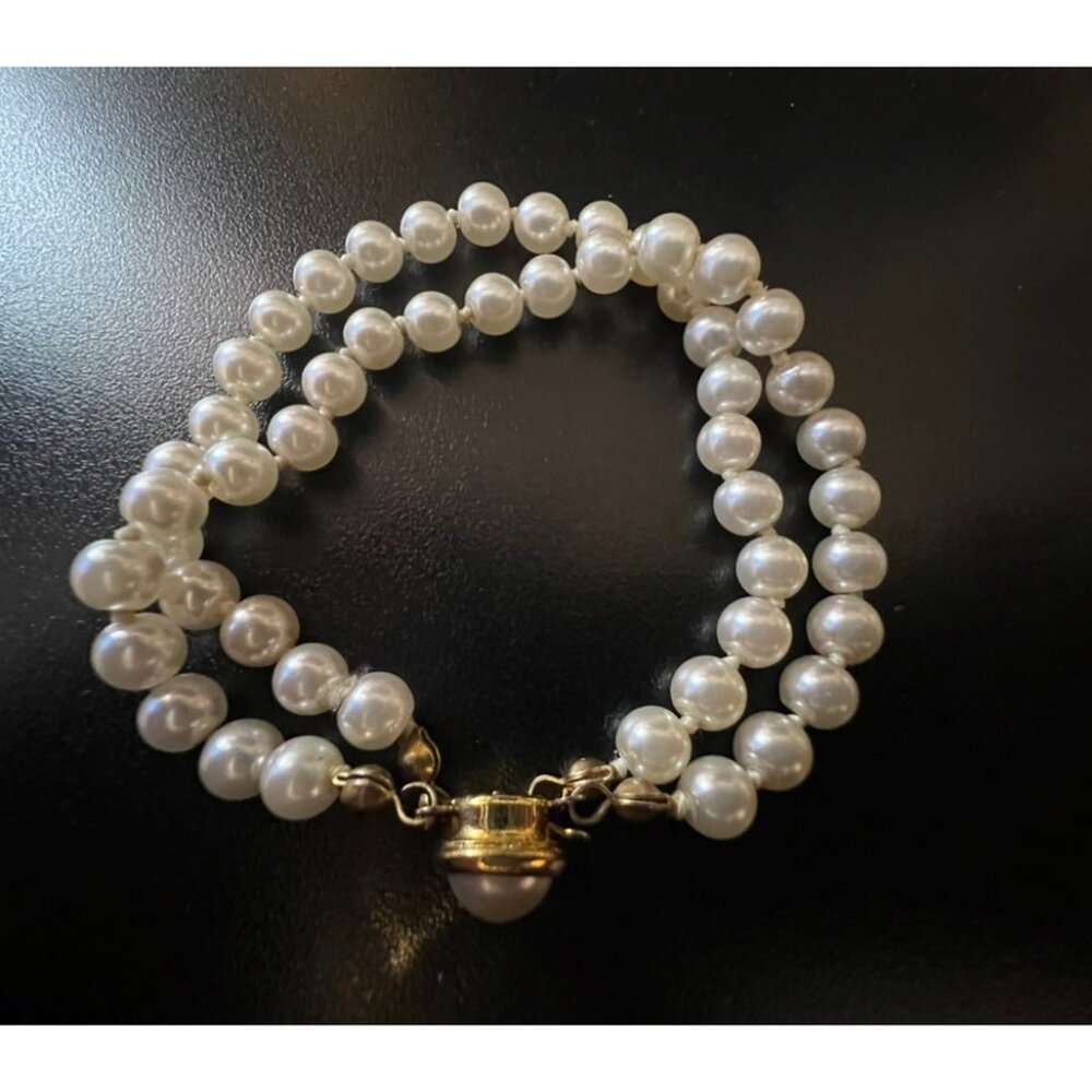 Vintage Pearl Bracelet with Gold Trim Small Pearl Clasp